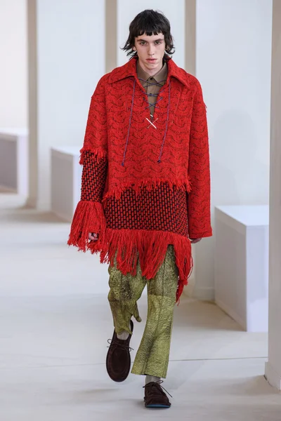 Look 19